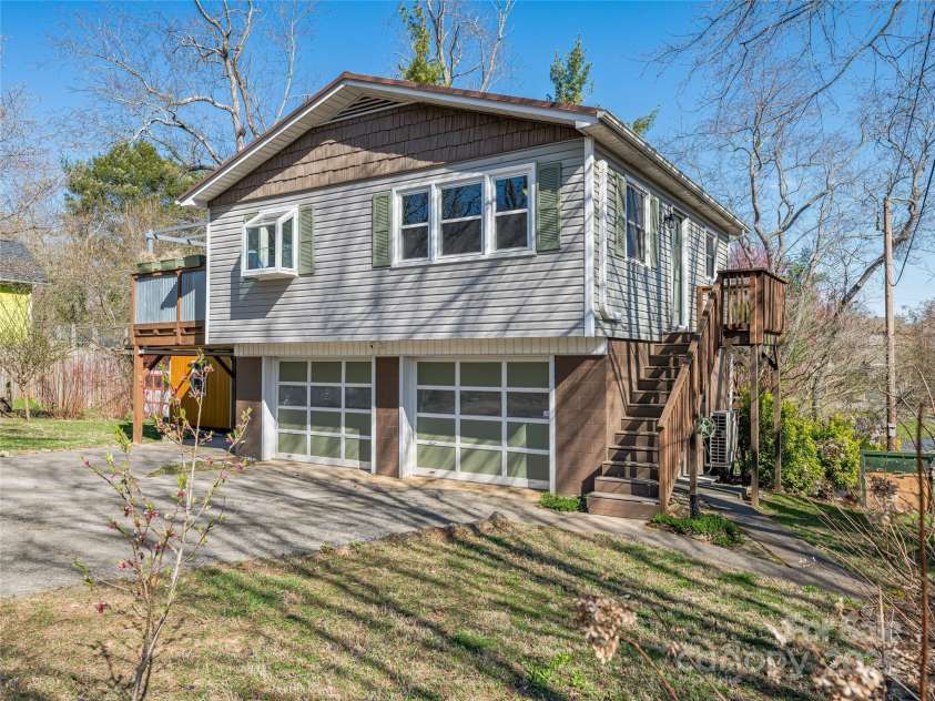 24 Stewart Street, Asheville, NC 28806.  MLS# CAR4232167, YatesRealty ID 6023. 