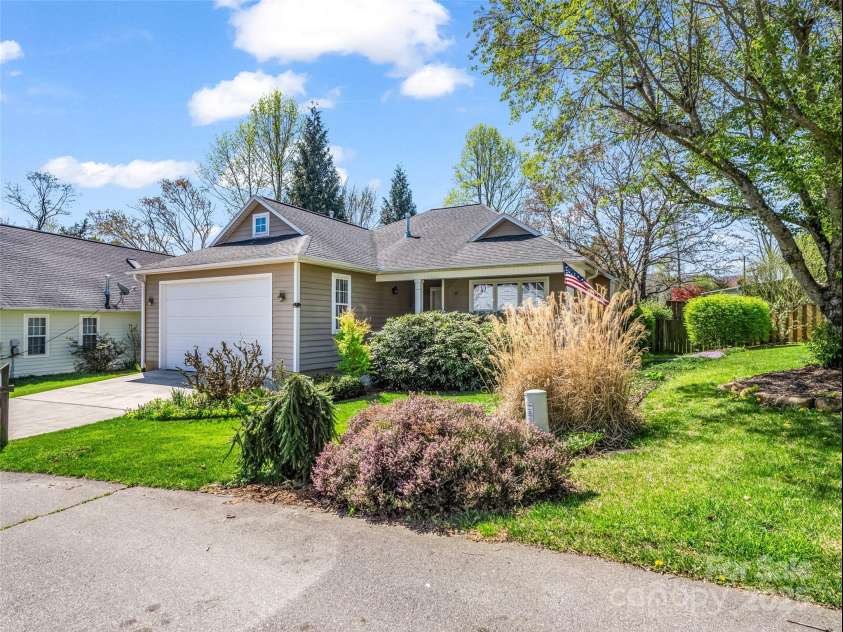 27 Cotton Creek Circle, Black Mountain, NC 28711.  MLS# CAR4244559, YatesRealty ID 6024. 