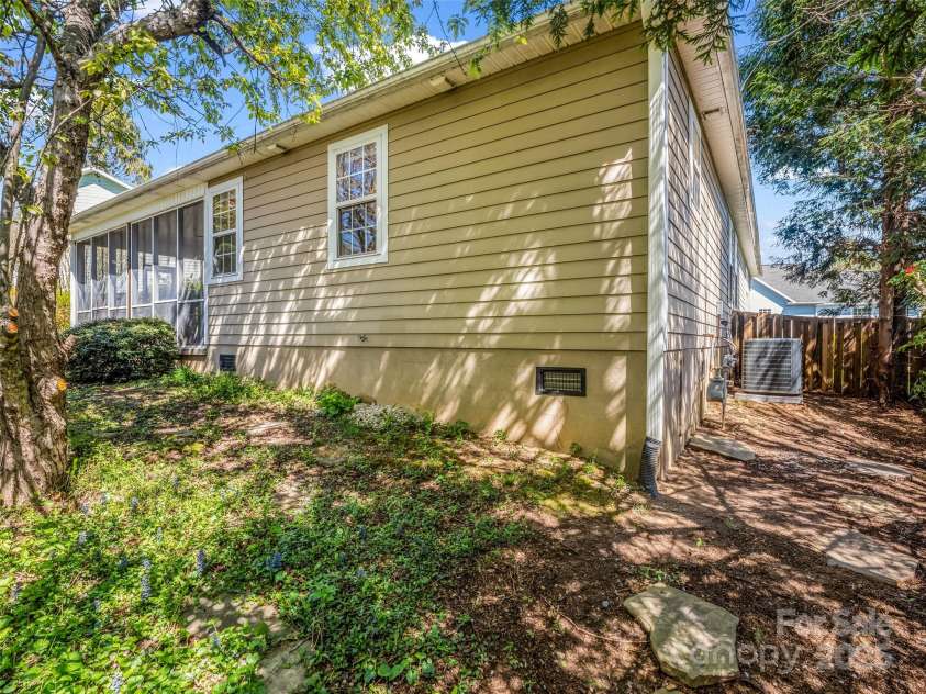 27 Cotton Creek Circle, Black Mountain, NC 28711.  MLS# CAR4244559, YatesRealty ID 6024. 