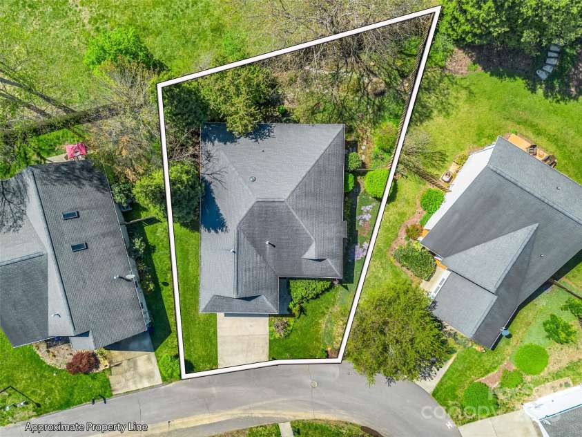 27 Cotton Creek Circle, Black Mountain, NC 28711.  MLS# CAR4244559, YatesRealty ID 6024. 