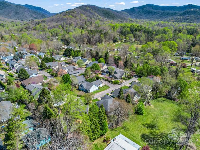 27 Cotton Creek Circle, Black Mountain, NC 28711.  MLS# CAR4244559, YatesRealty ID 6024. 