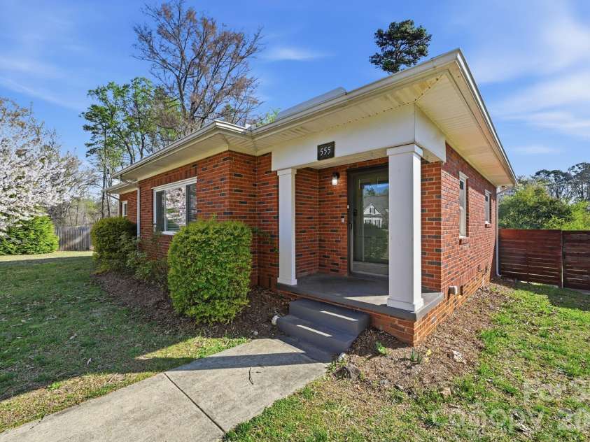 555 Peigler Street, Concord, NC 28027.  MLS# CAR4360010, YatesRealty ID 6024. 