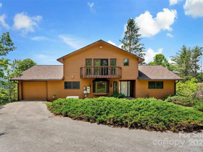 389 Orchard Road, Bakersville, NC 28705.  MLS# CAR4241299, YatesRealty ID 6026. 