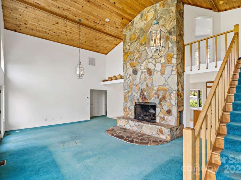 389 Orchard Road, Bakersville, NC 28705.  MLS# CAR4241299, YatesRealty ID 6026. 