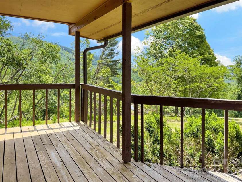 389 Orchard Road, Bakersville, NC 28705.  MLS# CAR4241299, YatesRealty ID 6026. 