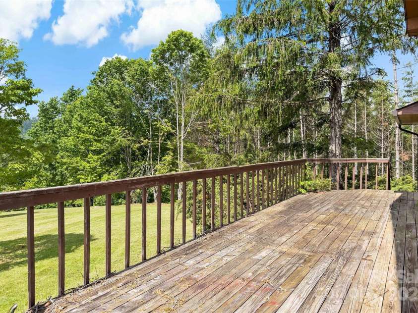 389 Orchard Road, Bakersville, NC 28705.  MLS# CAR4241299, YatesRealty ID 6026. 