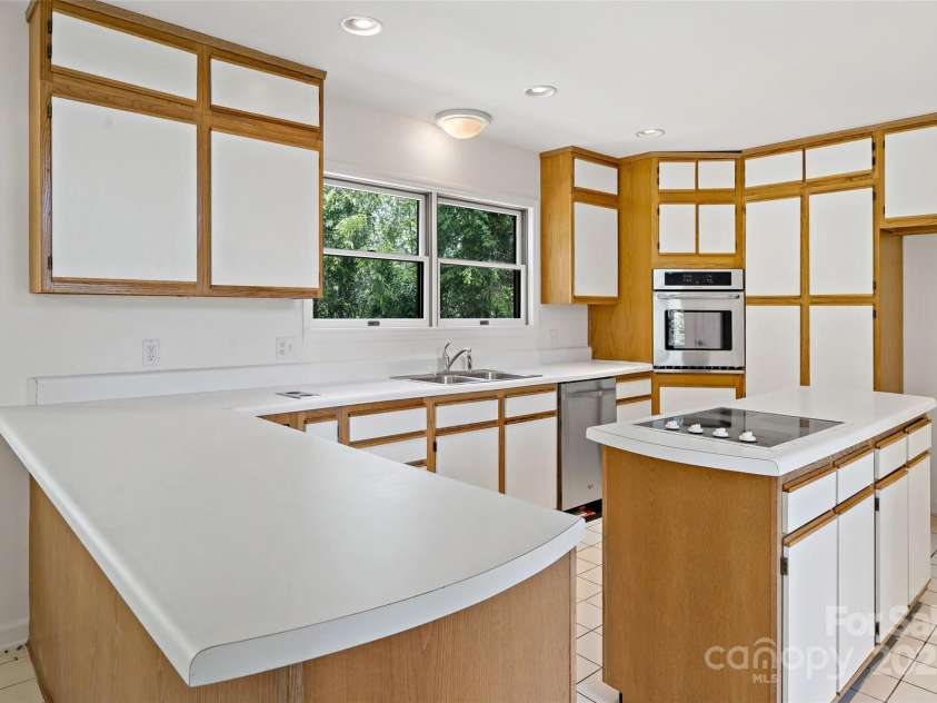 389 Orchard Road, Bakersville, NC 28705.  MLS# CAR4241299, YatesRealty ID 6026. 