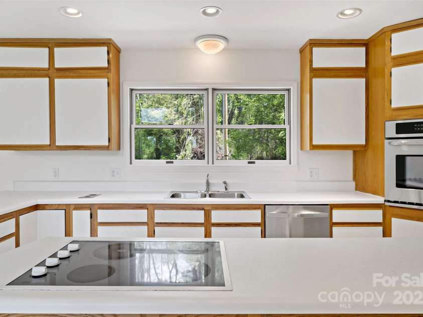 389 Orchard Road, Bakersville, NC 28705.  MLS# CAR4241299, YatesRealty ID 6026. 