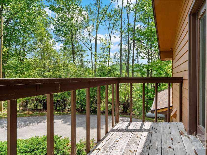 389 Orchard Road, Bakersville, NC 28705.  MLS# CAR4241299, YatesRealty ID 6026. 