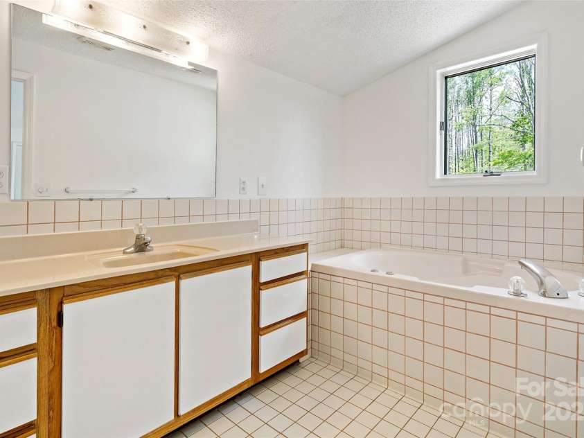 389 Orchard Road, Bakersville, NC 28705.  MLS# CAR4241299, YatesRealty ID 6026. 