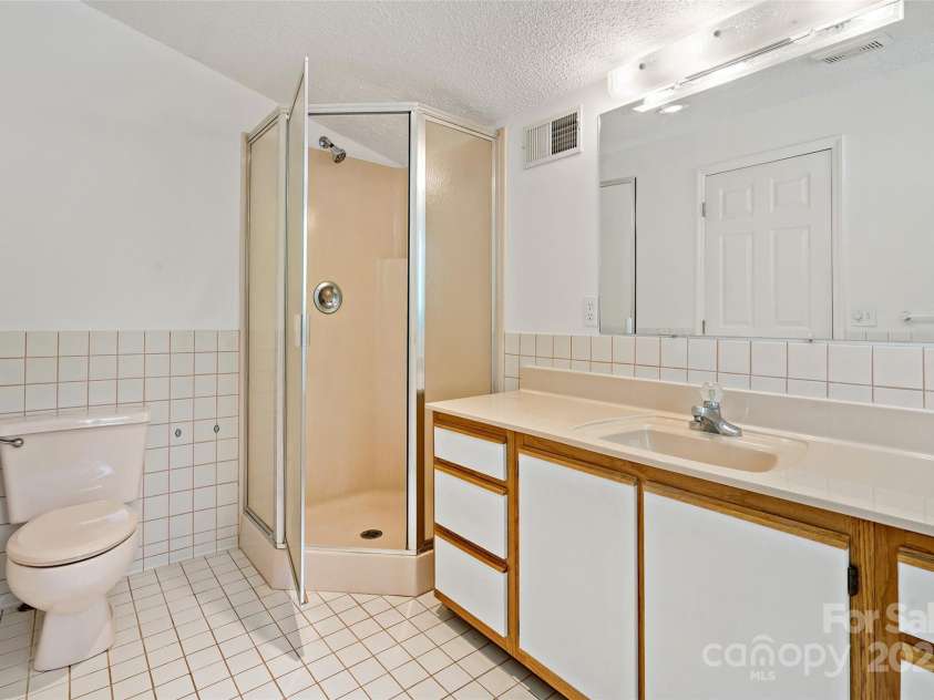 389 Orchard Road, Bakersville, NC 28705.  MLS# CAR4241299, YatesRealty ID 6026. 