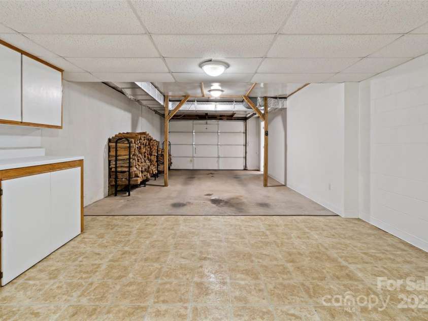 389 Orchard Road, Bakersville, NC 28705.  MLS# CAR4241299, YatesRealty ID 6026. 