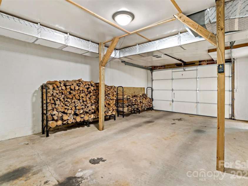 389 Orchard Road, Bakersville, NC 28705.  MLS# CAR4241299, YatesRealty ID 6026. 