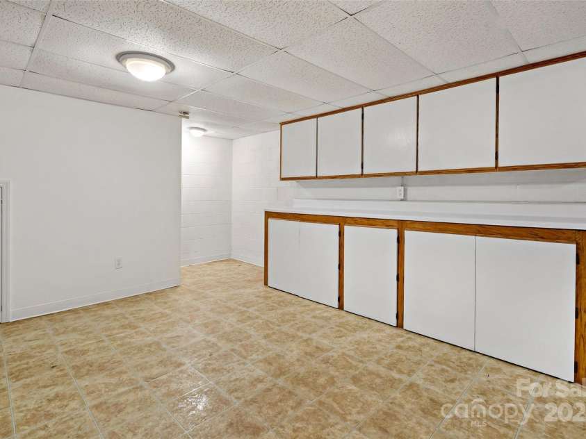 389 Orchard Road, Bakersville, NC 28705.  MLS# CAR4241299, YatesRealty ID 6026. 