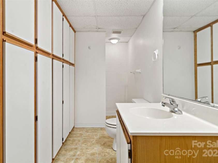 389 Orchard Road, Bakersville, NC 28705.  MLS# CAR4241299, YatesRealty ID 6026. 