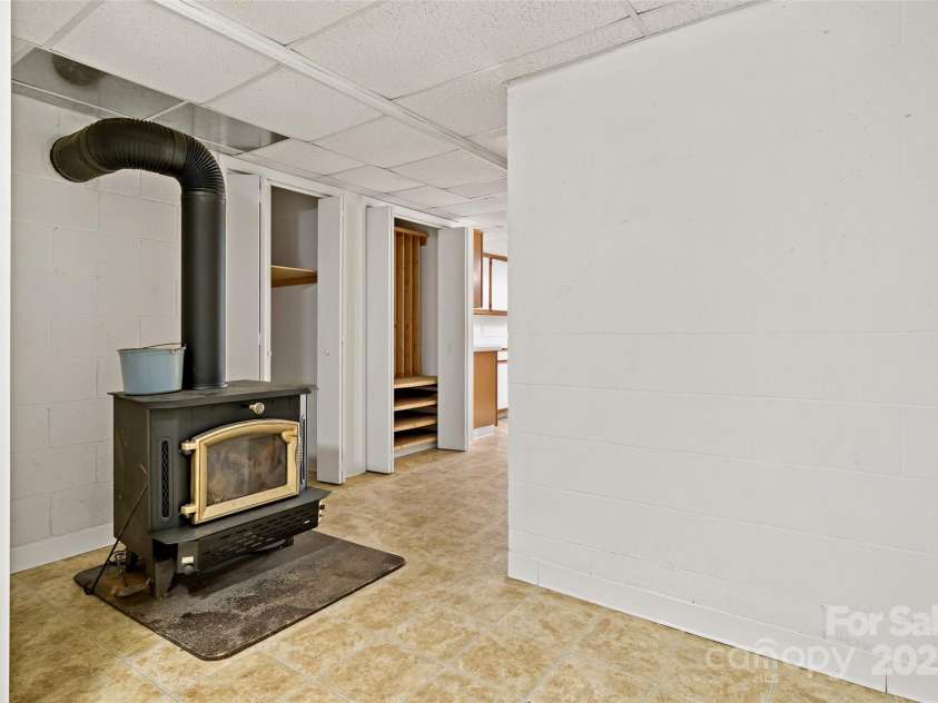 389 Orchard Road, Bakersville, NC 28705.  MLS# CAR4241299, YatesRealty ID 6026. 