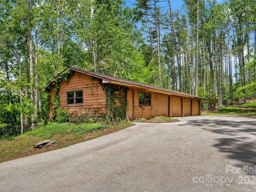 389 Orchard Road, Bakersville, NC 28705.  MLS# CAR4241299, YatesRealty ID 6026. 