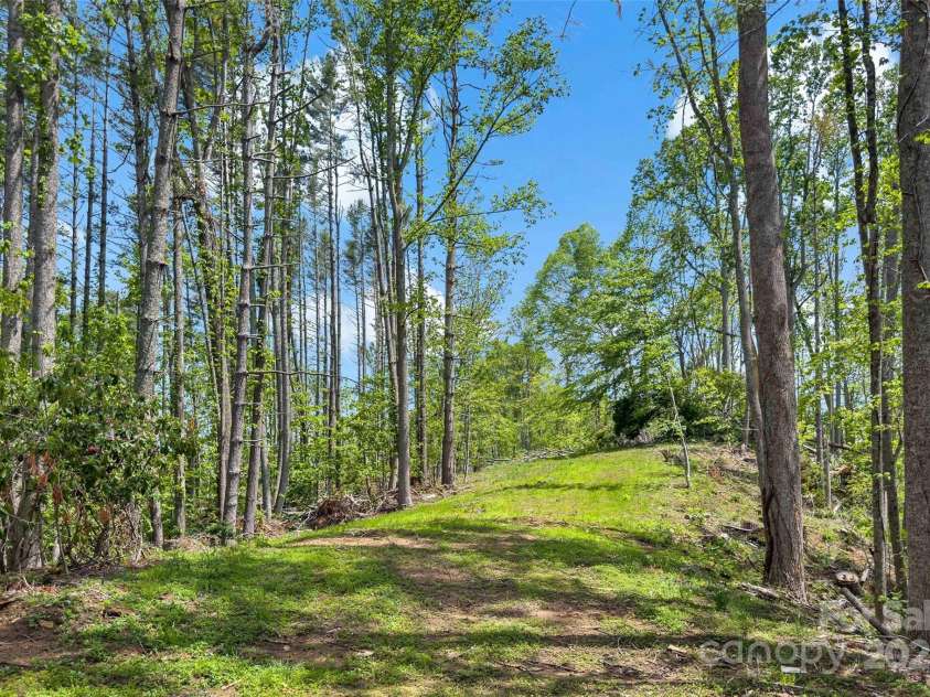 389 Orchard Road, Bakersville, NC 28705.  MLS# CAR4241299, YatesRealty ID 6026. 