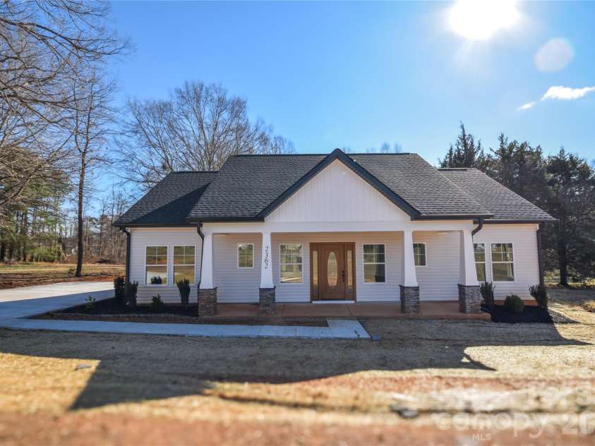 2362 21st Avenue, Hickory, NC 28601.  MLS# CAR4351250, YatesRealty ID 6028. 