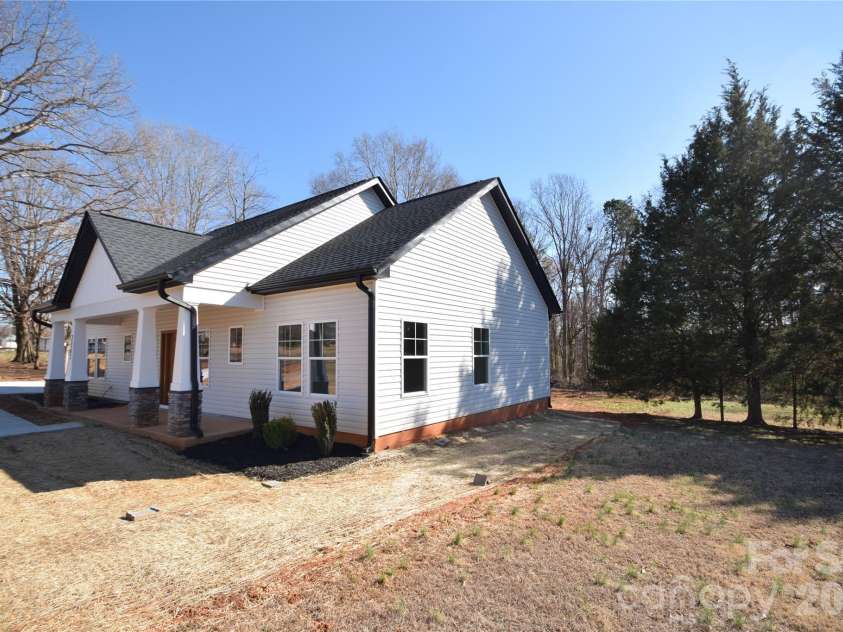 2362 21st Avenue, Hickory, NC 28601.  MLS# CAR4351250, YatesRealty ID 6028. 