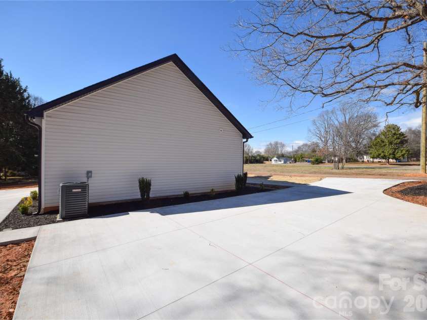2362 21st Avenue, Hickory, NC 28601.  MLS# CAR4351250, YatesRealty ID 6028. 