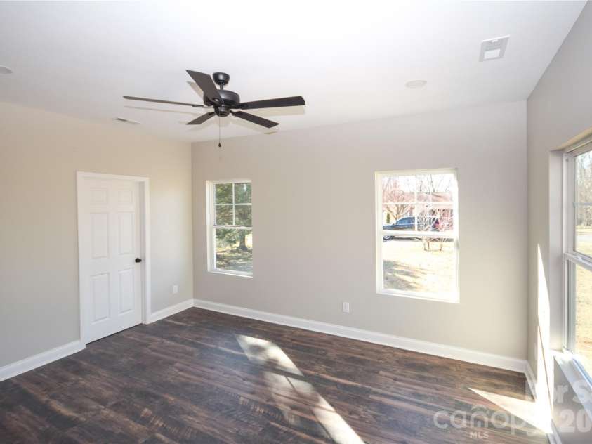 2362 21st Avenue, Hickory, NC 28601.  MLS# CAR4351250, YatesRealty ID 6028. 