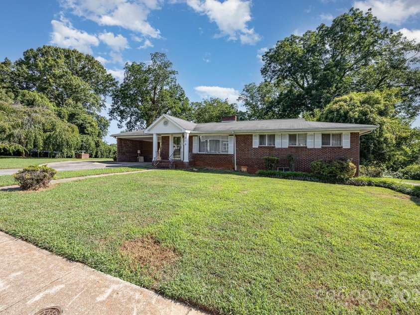 816 Horah Street, Salisbury, NC 28144.  MLS# CAR4232705, YatesRealty ID 6028. Front View