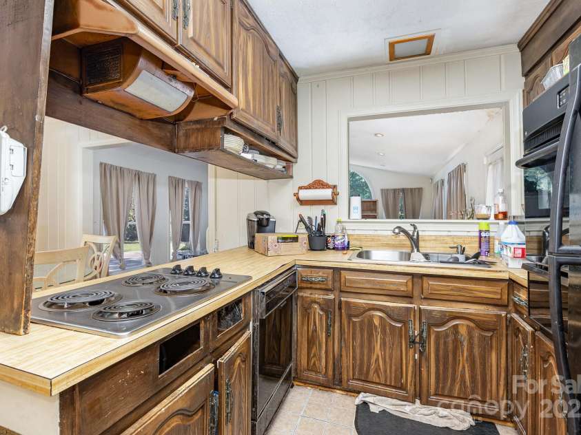 816 Horah Street, Salisbury, NC 28144.  MLS# CAR4232705, YatesRealty ID 6028. Kitchen 2