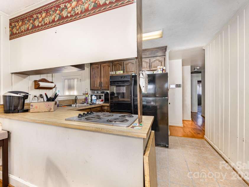 816 Horah Street, Salisbury, NC 28144.  MLS# CAR4232705, YatesRealty ID 6028. Kitchen