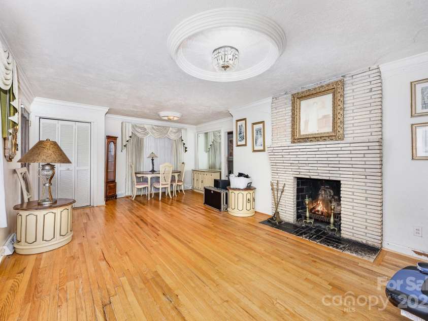 816 Horah Street, Salisbury, NC 28144.  MLS# CAR4232705, YatesRealty ID 6028. Livingroom 2