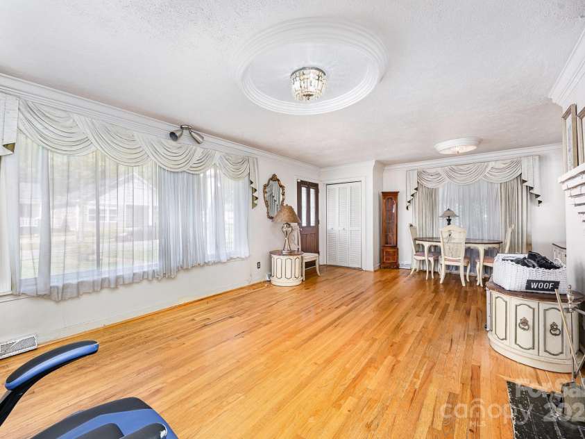816 Horah Street, Salisbury, NC 28144.  MLS# CAR4232705, YatesRealty ID 6028. Livingroom