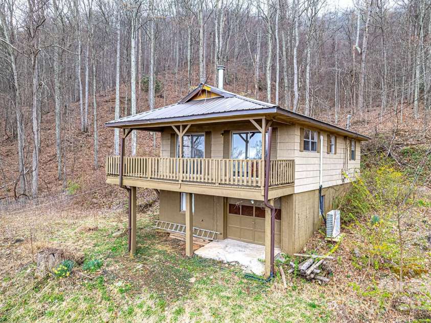 119 Pinnacle Mountain Road, Leicester, NC 28748.  MLS# CAR4240069, YatesRealty ID 6029. 