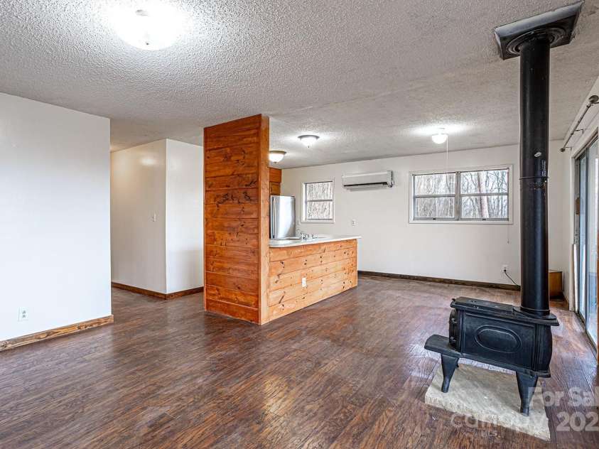 119 Pinnacle Mountain Road, Leicester, NC 28748.  MLS# CAR4240069, YatesRealty ID 6029. 