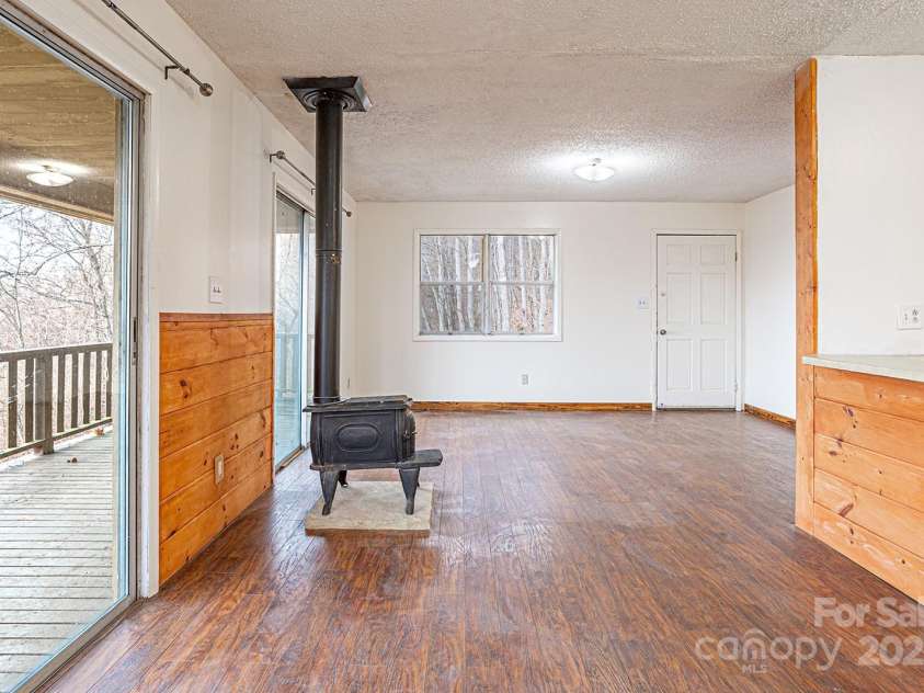 119 Pinnacle Mountain Road, Leicester, NC 28748.  MLS# CAR4240069, YatesRealty ID 6029. 