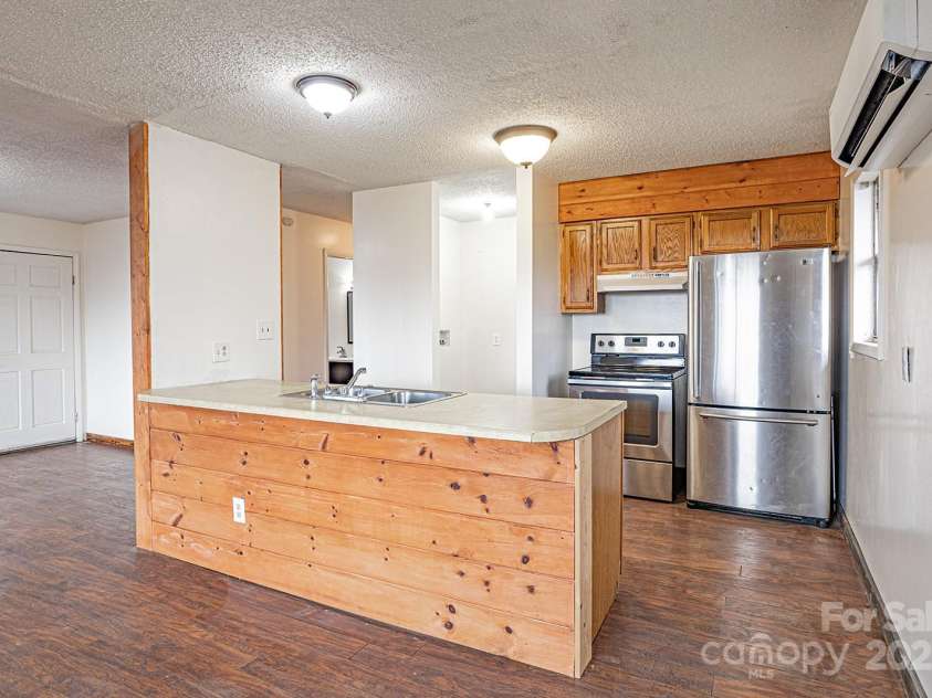 119 Pinnacle Mountain Road, Leicester, NC 28748.  MLS# CAR4240069, YatesRealty ID 6029. 