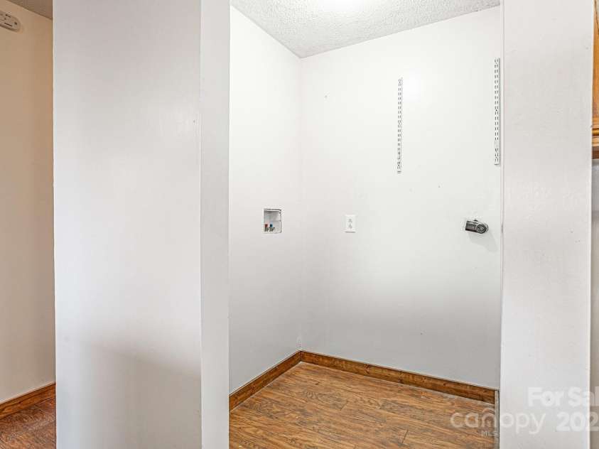 119 Pinnacle Mountain Road, Leicester, NC 28748.  MLS# CAR4240069, YatesRealty ID 6029. 