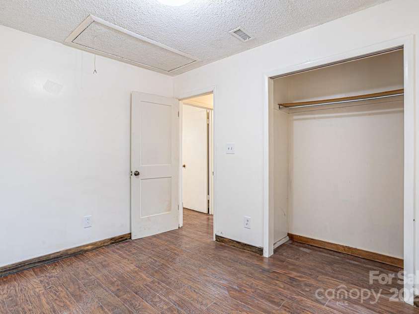 119 Pinnacle Mountain Road, Leicester, NC 28748.  MLS# CAR4240069, YatesRealty ID 6029. 