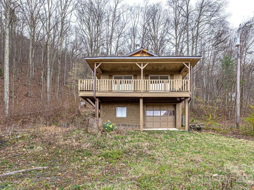 119 Pinnacle Mountain Road, Leicester, NC 28748.  MLS# CAR4240069, YatesRealty ID 6029. 