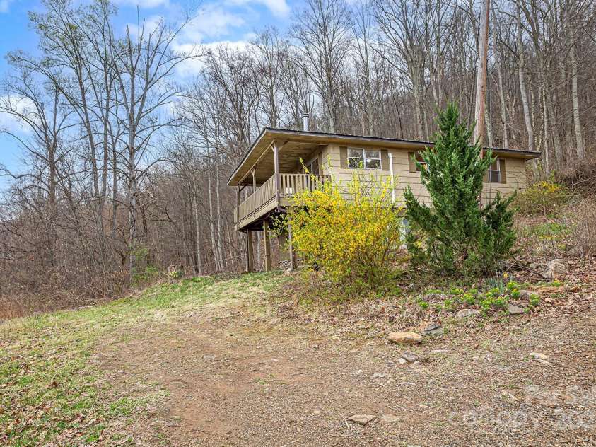 119 Pinnacle Mountain Road, Leicester, NC 28748.  MLS# CAR4240069, YatesRealty ID 6029. 