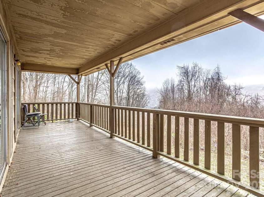 119 Pinnacle Mountain Road, Leicester, NC 28748.  MLS# CAR4240069, YatesRealty ID 6029. 