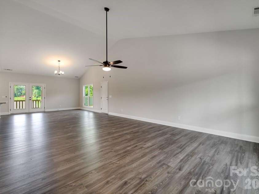 381 Scenic Ridge Circle, Franklin, NC 28734.  MLS# CAR4398880, YatesRealty ID 6029. 