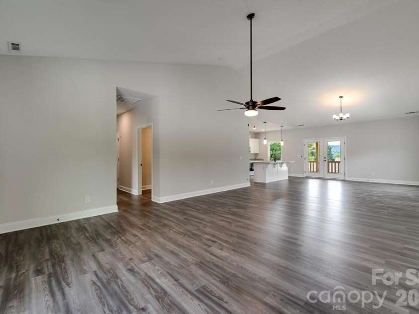 381 Scenic Ridge Circle, Franklin, NC 28734.  MLS# CAR4398880, YatesRealty ID 6029. 
