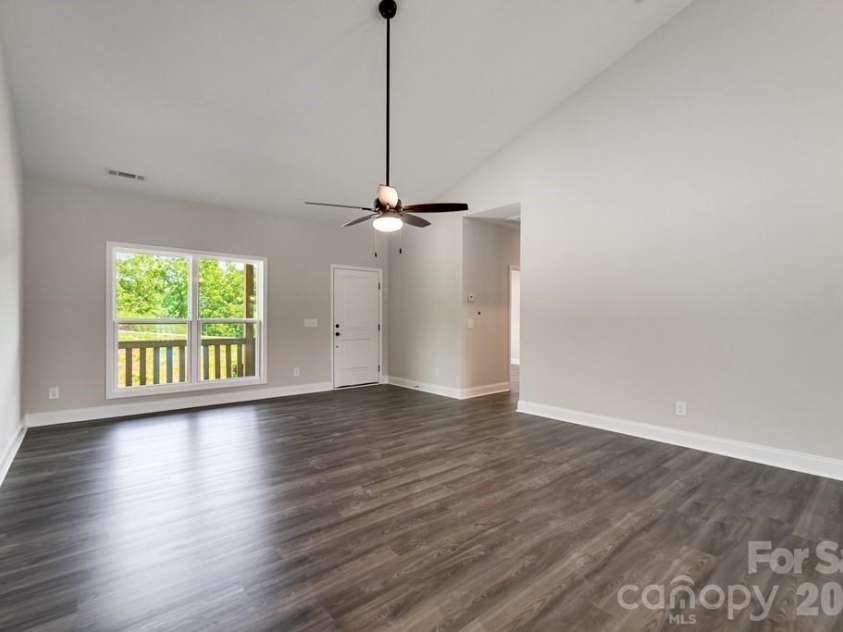 381 Scenic Ridge Circle, Franklin, NC 28734.  MLS# CAR4398880, YatesRealty ID 6029. 
