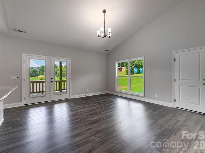 381 Scenic Ridge Circle, Franklin, NC 28734.  MLS# CAR4398880, YatesRealty ID 6029. 