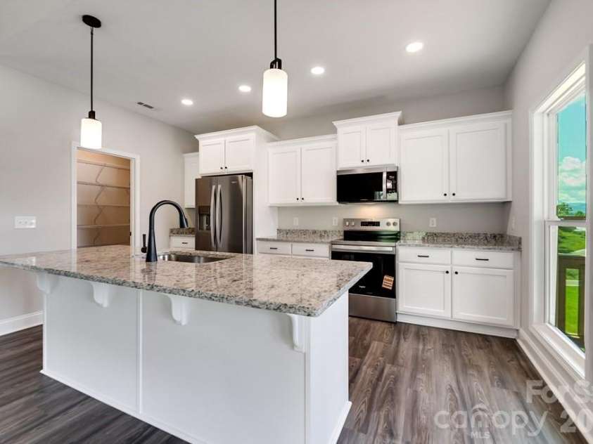 381 Scenic Ridge Circle, Franklin, NC 28734.  MLS# CAR4398880, YatesRealty ID 6029. 