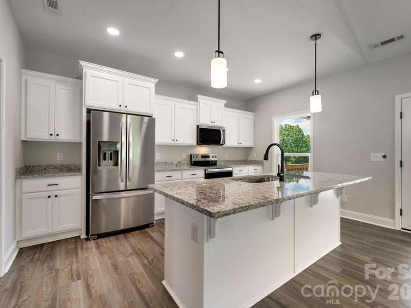 381 Scenic Ridge Circle, Franklin, NC 28734.  MLS# CAR4398880, YatesRealty ID 6029. 