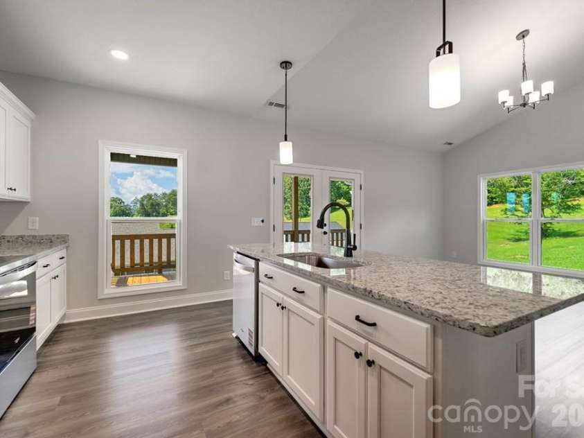 381 Scenic Ridge Circle, Franklin, NC 28734.  MLS# CAR4398880, YatesRealty ID 6029. 