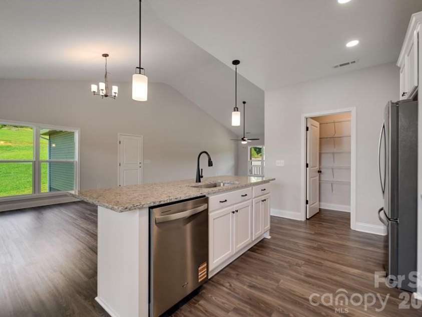 381 Scenic Ridge Circle, Franklin, NC 28734.  MLS# CAR4398880, YatesRealty ID 6029. 