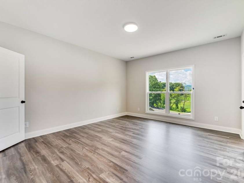 381 Scenic Ridge Circle, Franklin, NC 28734.  MLS# CAR4398880, YatesRealty ID 6029. 