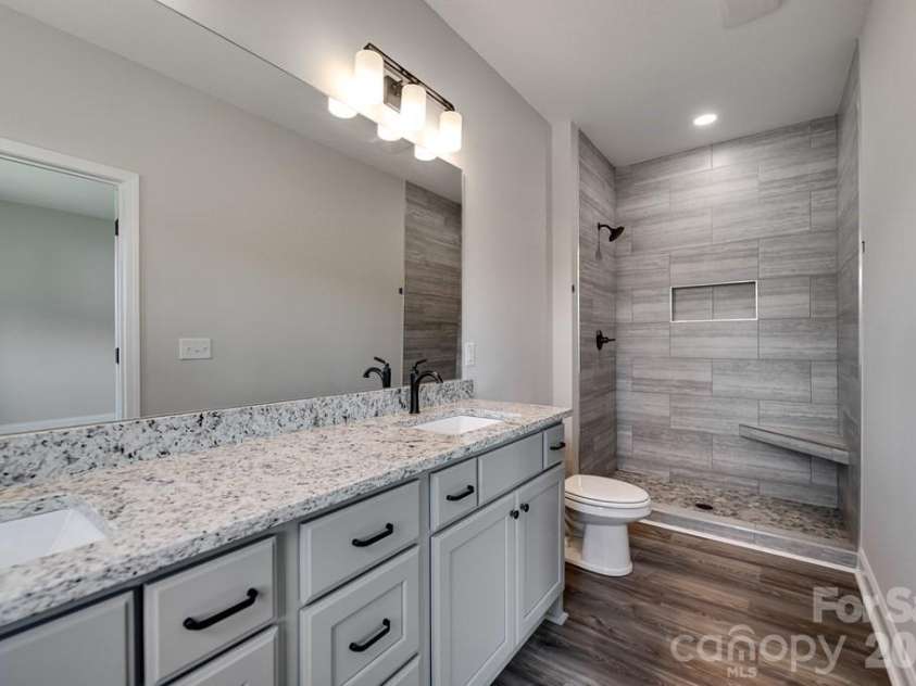 381 Scenic Ridge Circle, Franklin, NC 28734.  MLS# CAR4398880, YatesRealty ID 6029. 